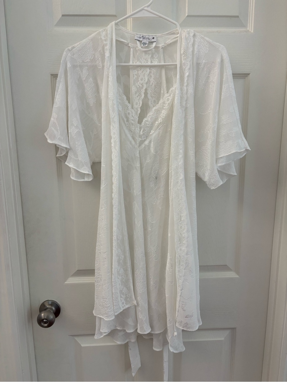 Vintage-Inspired White Lace Robe — Women's Intimates